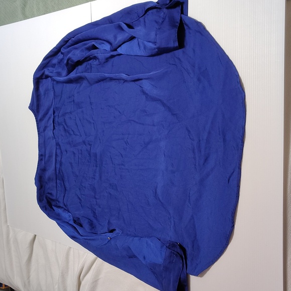 Apt. 9 Cobalt Blue Silky Flowy Blouse with Gold Hardware Size XL - Picture 7 of 9